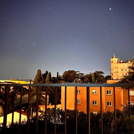 Luxury With Terrace And Side Sea View Apartmán *