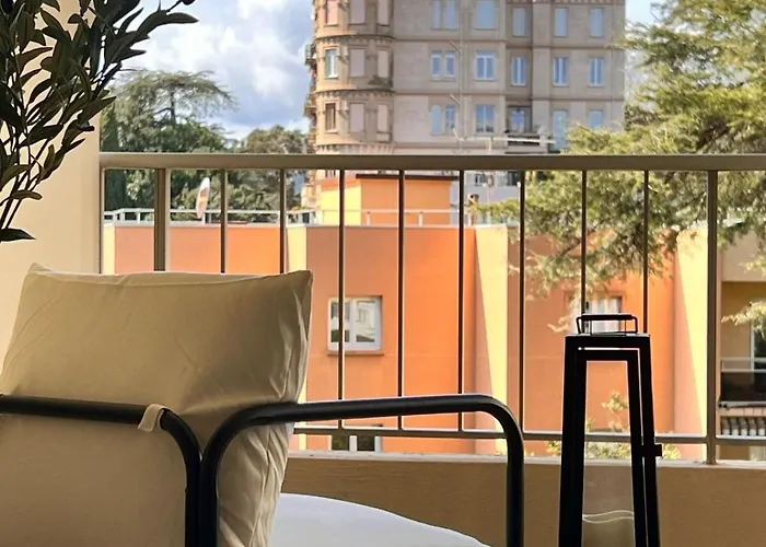 Luxury With Terrace And Side Sea View Apartmán