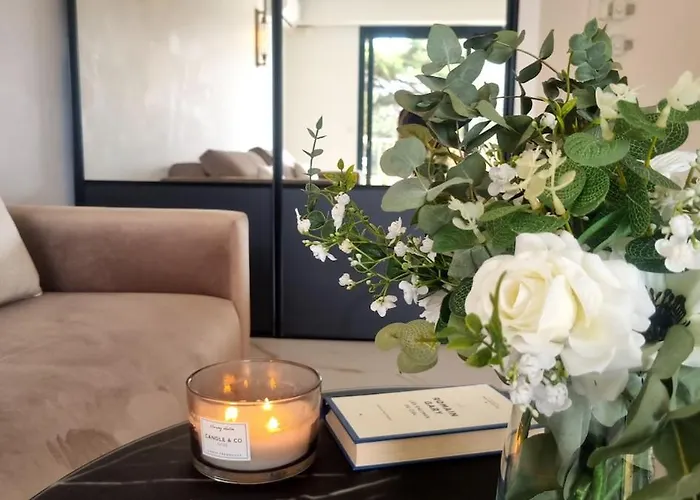 Luxury With Terrace And Side Sea View Apartmán