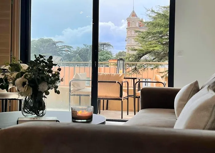 Luxury With Terrace And Side Sea View Apartmán