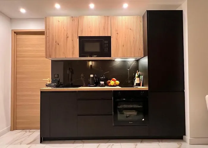 Luxury With Terrace And Side Sea View Apartmán *