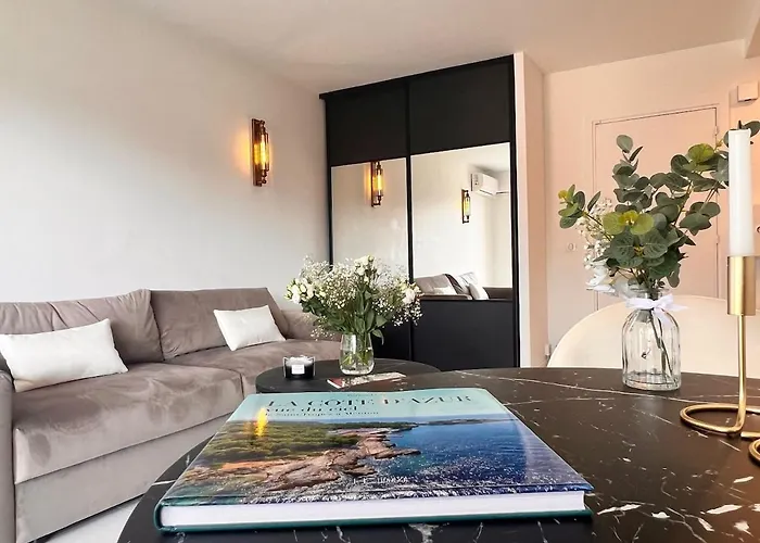 Luxury With Terrace And Side Sea View Cannes