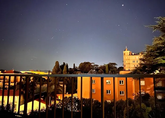 Luxury With Terrace And Side Sea View Apartmán *