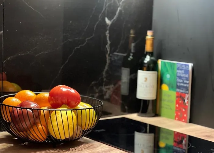 Luxury With Terrace And Side Sea View Apartmán