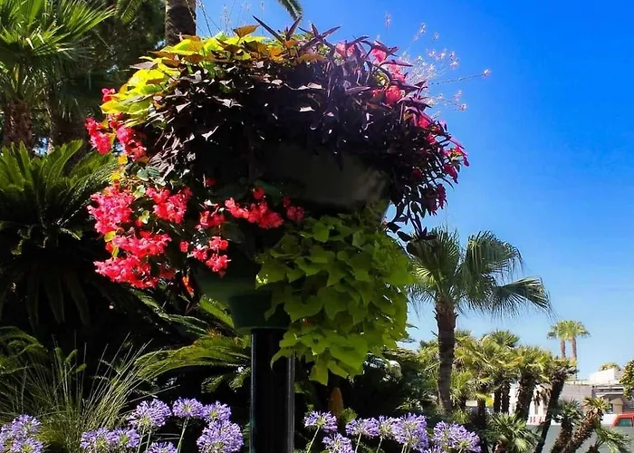 Luxury With Terrace And Side Sea View Apartmán