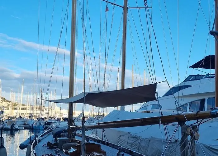 Luxury With Terrace And Side Sea View Apartmán